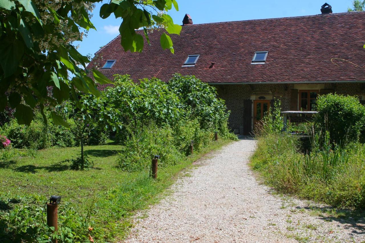 Bed and Breakfast Ecolieu Le Chant Du Temps Saint-Usuge Exterior foto